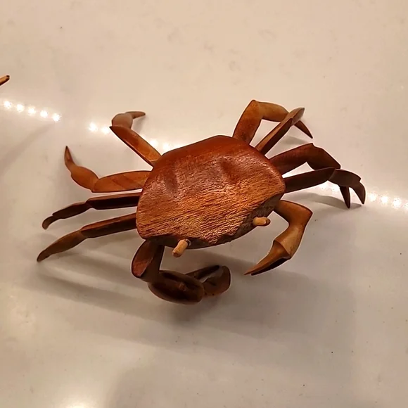 Hand carved wooden crab 🦀 and lobster 🦞. Hand made in the Bahamas - Picture 4 of 11